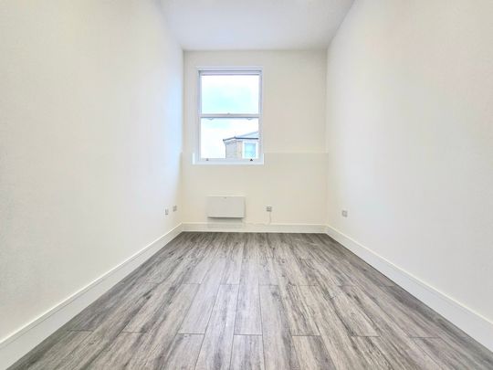 3 Bedroom Apartment, Earls Court Road, London - Photo 1