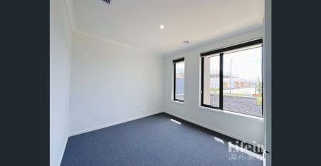 Modern Family Living in a Convenient Location – 4-Bedroom Home - Photo 4