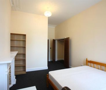 3 bedroom flat to rent - Photo 5