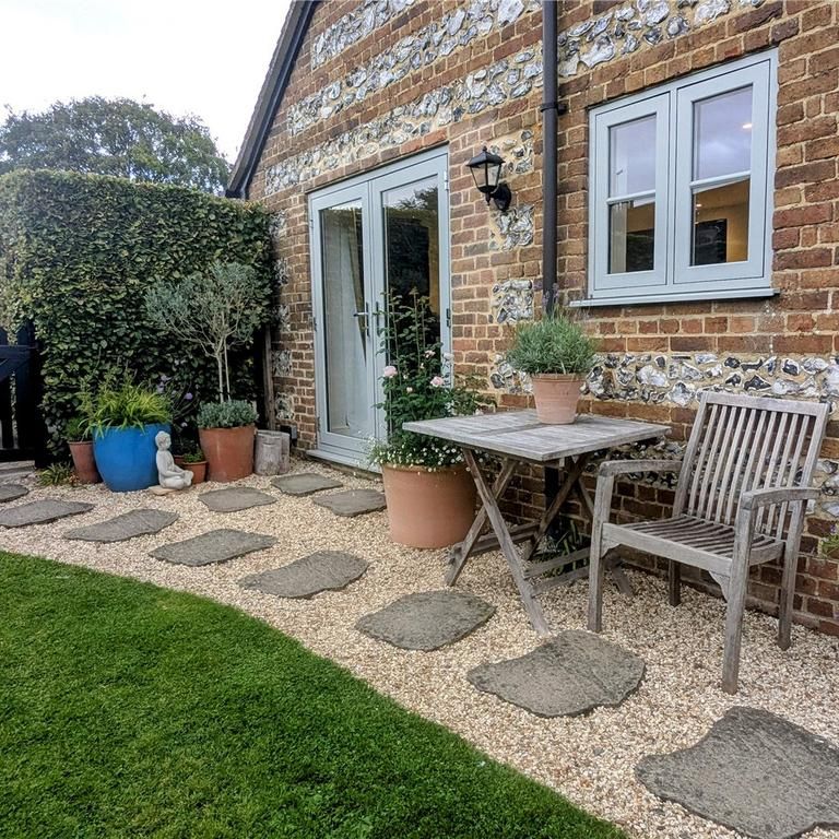 4 bedroom semi-detached house to rent - Photo 1