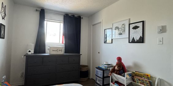 Beau Logement 2 Chambres - Buckingham - Photo 3