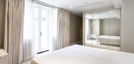 Three Bedrooms in Green Street, Mayfair W1K - Photo 3