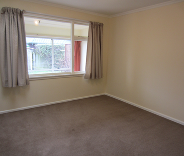 1-Bedroom Flat with Separate Kitchen and Garage - Photo 1