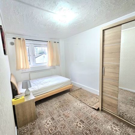 3 Bed Maisonette, Whitlock Drive, SW19 - Photo 3