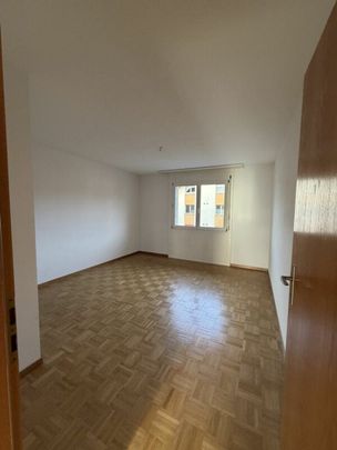 Helle 3,5 Zimmer mit grossem Balkon - Photo 1