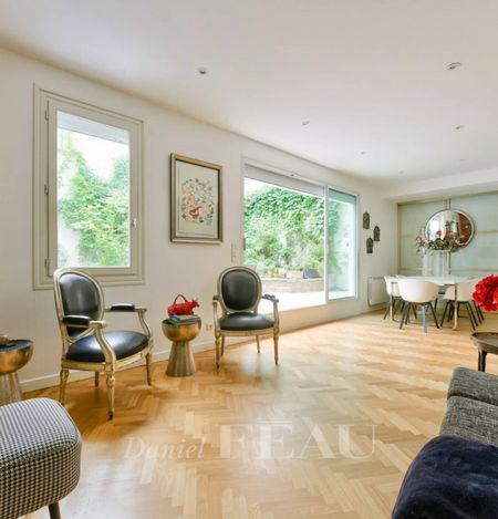 Appartement • Elysées-Madeleine - Photo 2