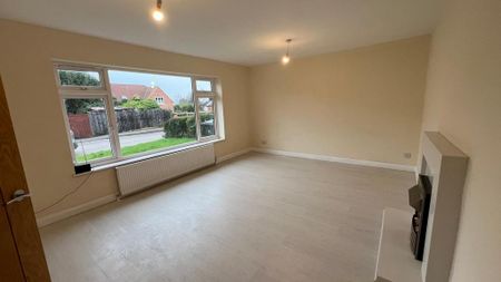 3 bedroom detached bungalow to rent - Photo 3