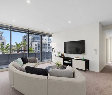 Updated & Stylish in Prime Port Melbourne Location! - Photo 2