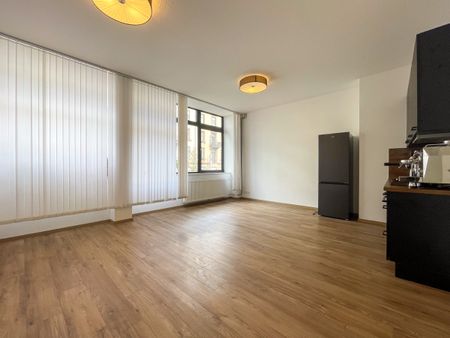 Zentrale 2-Zimmer Altbauwohnung mit Charme - auf der Zeil in Frankfurt am Main - Photo 2