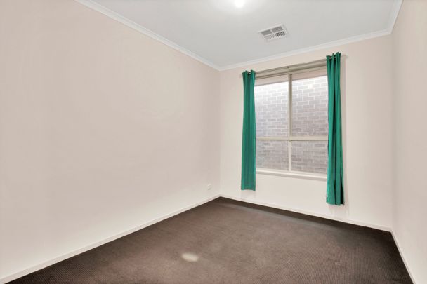 Stunning Family Home in Quite Street - with Solar! - Photo 1