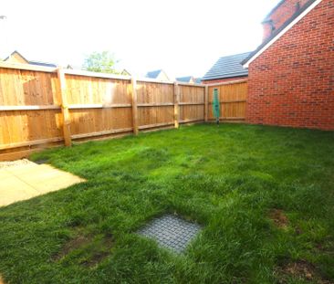 Laurel Crescent, Preston - Photo 2