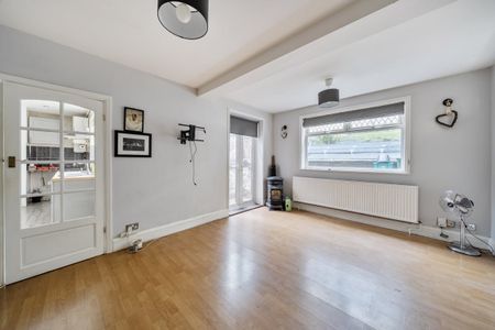 3 bedroom maisonette to rent - Photo 2