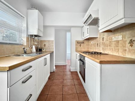 3 bedroom end of terrace house to rent - Photo 5
