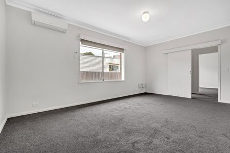 2/19 Errol Avenue, Brunswick VIC 3056 - Photo 4