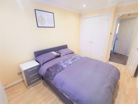 5 bedroom detached house to rent - Photo 4