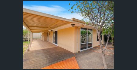 Entertain, unwind and settle into something special! - Photo 4