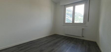 RENOVE - 3.5 pcs in attic and in front of the school with parking space - Photo 2