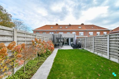 Recent gerenoveerde gezinswoning te Sint-Eloois-Winkel - Photo 3