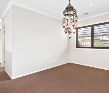 The Perfect Blend of Comfort, Space and Location - Photo 1