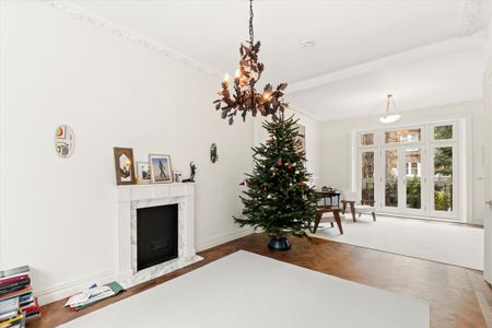 A beautifully refurbished period home to let - Photo 3