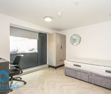 3 bed Apartment for Rent - Photo 2