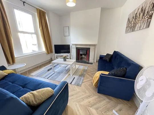 Room in a Shared House, Parklane, N17 - Photo 1