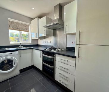 3 bedroom end of terrace house to rent - Photo 4