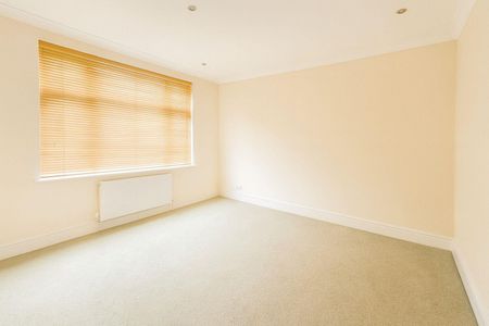 4 bedroom House To Let - Photo 5