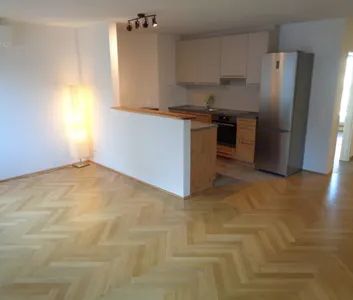DG-Wohnung, 2 große Terrassen, Klimaanlage, große Wohnküche, Dan Küche, Zweitbezug, - Photo 2