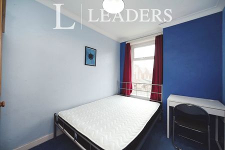 4 bedroom house to rent Guildford Road, PO1 - Photo 3