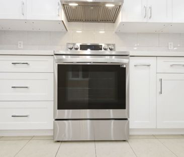 For Lease - 212 Venice Gate Drive, Vaughan, Ontario - Photo 3