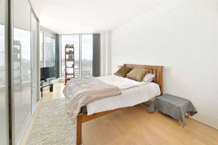 An immaculate 3 bedroom apartment with river views. - Photo 4