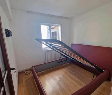 De inchiriat apartament cu 3 camere, semi mobilat, zona Piata Mica - Photo 3