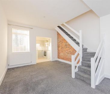 2 bedroom end of terrace house to rent - Photo 5