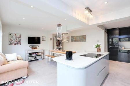 5 bedroom semi-detached house to rent - Photo 5