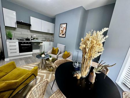 2 Bed Flat, Crescent Road, E13 - Photo 2