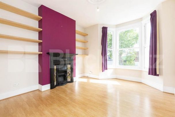 A Spacious property with 2 equally sized double bedrooms in a lovely conversion - Photo 1