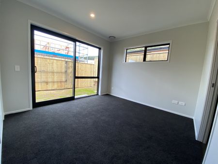 68 Hokioi Drive, Kenepuru - Photo 2