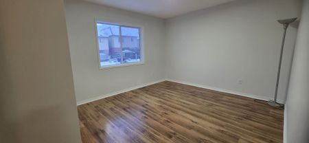 For Lease - 674 Brasswinds Trail, Oshawa, Ontario - Photo 2