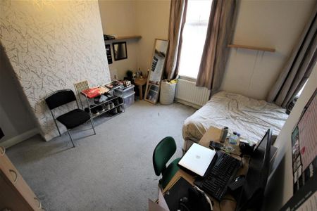 5 bedroom terraced house to rent - Photo 4