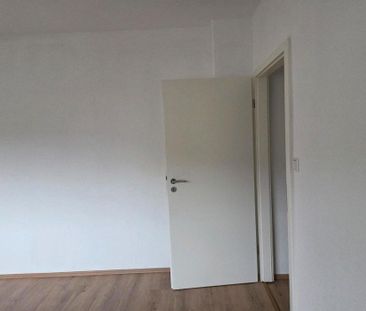 Komplett renovierte 3-ZKB+ Balkon + Kellerabteil - Photo 2