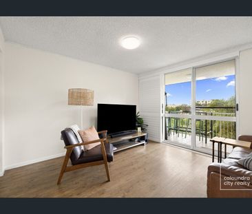 IMMACULATE UNIT IN PRIME LOCATION! - Photo 1