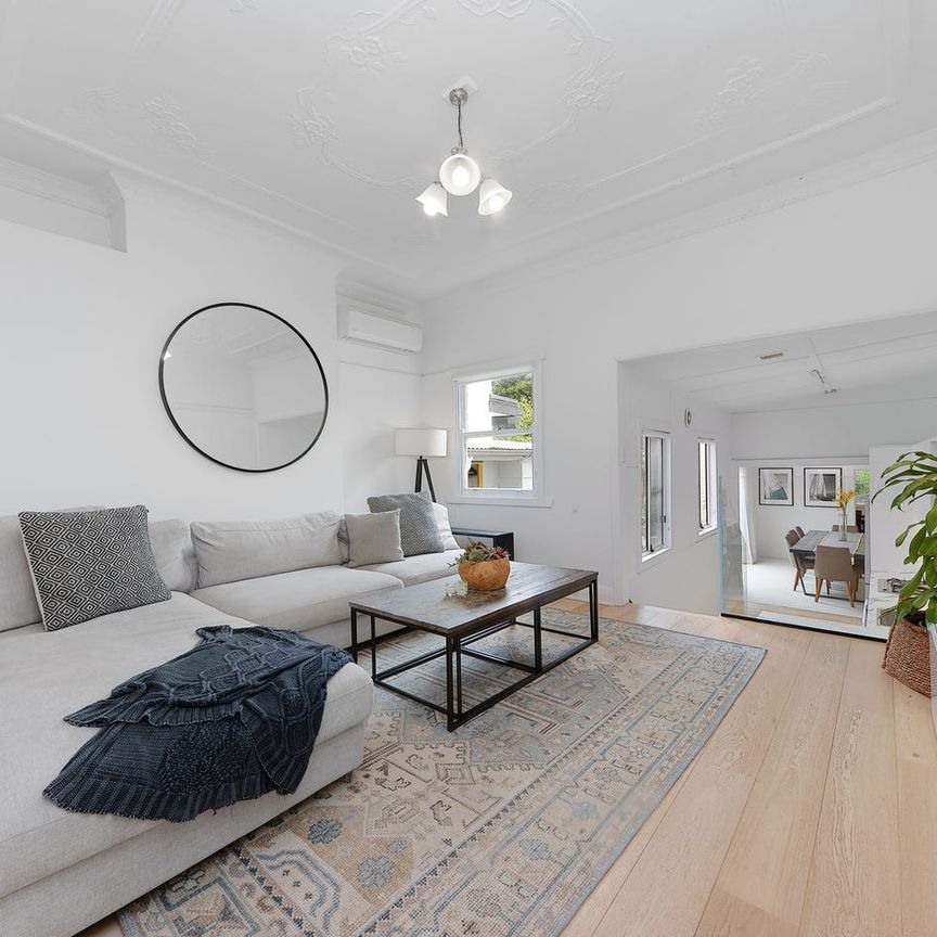 Renovated Character Cottage beside Cooper Park - Photo 1
