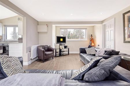 3 bedroom detached house to rent - Photo 2