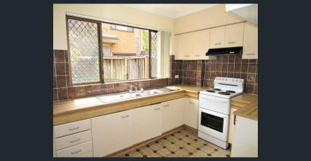 TOWNHOUSE WITH PRIVATE COURTYARD - Photo 3