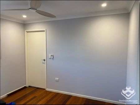 Fully Renovated + Pool + Study - Walking Distance to Westfield Garden City - Photo 3