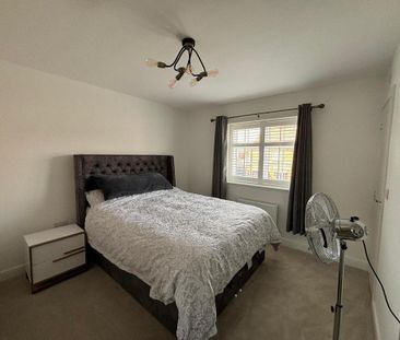 4 bedroom detached house to rent - Photo 4