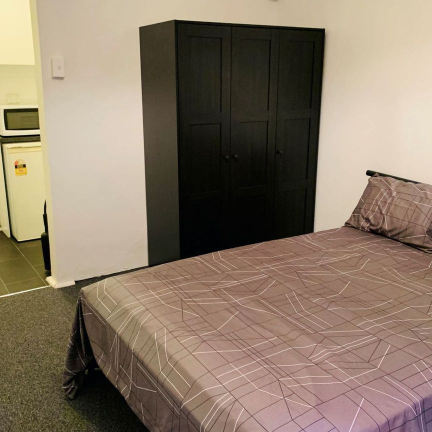 CONVENIENT FURNISHED ROOM - Photo 1