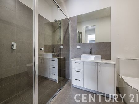 Modern Townhouse in Ideal Location - Photo 3