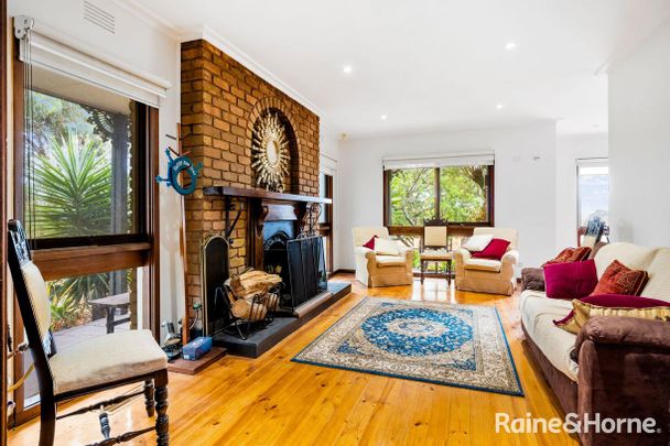 Large 4-Bedroom Home on 2.5 Acres - Photo 1